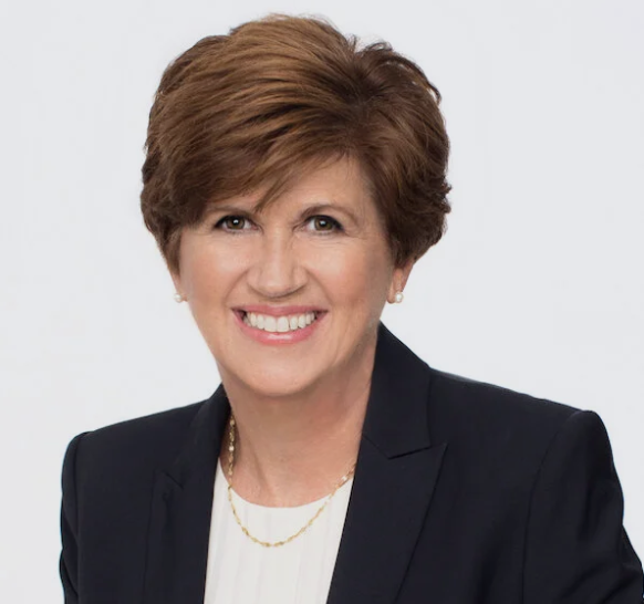 Kelly Mannel headshot